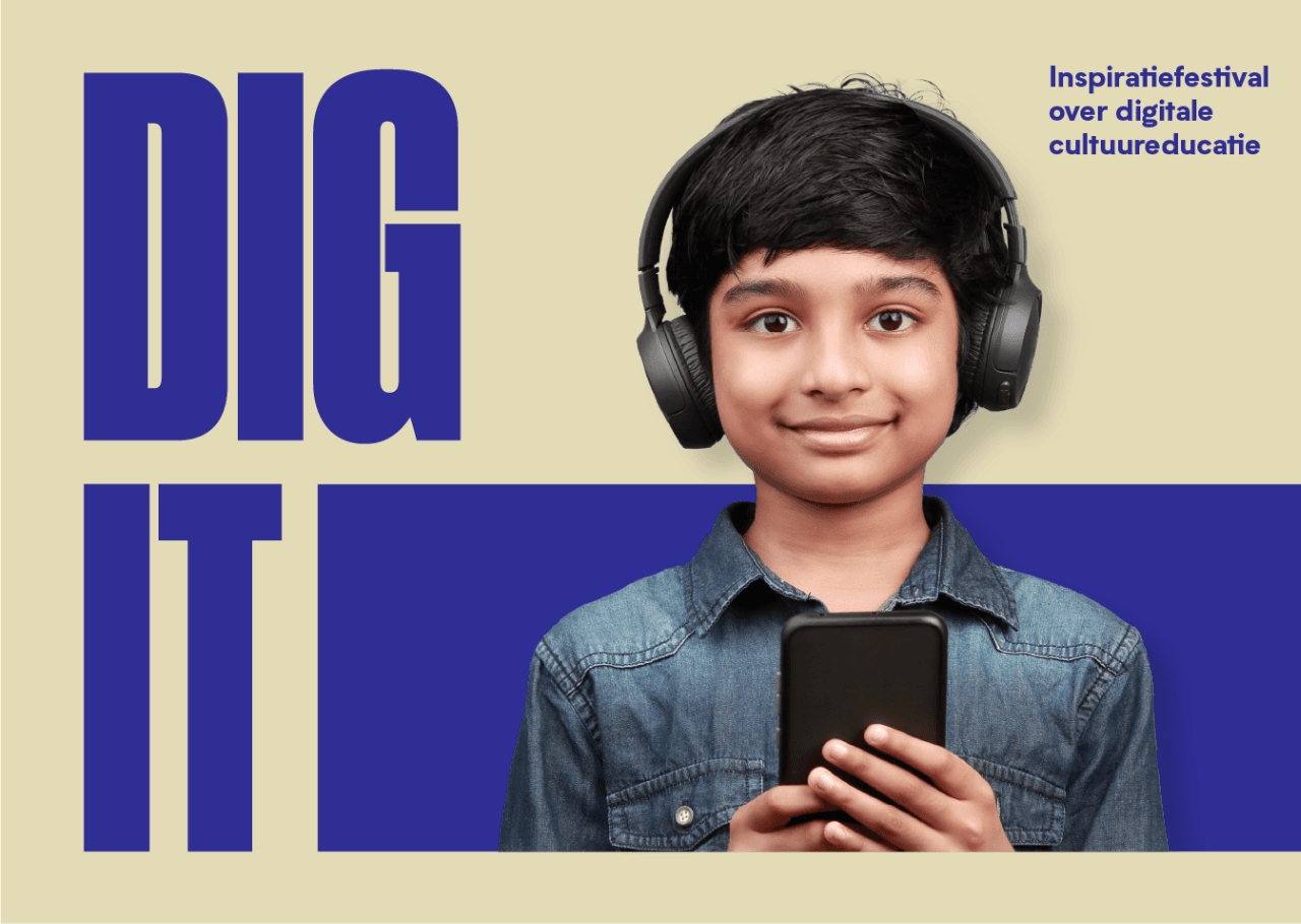 Promotiemateriaal van Dig it up. Afbeelding toont een kind met een koptelefoon op en een telefoon in de hand. En de tekst Dig It Up, Inspiratiefestival over digitale cultuureducatie. 