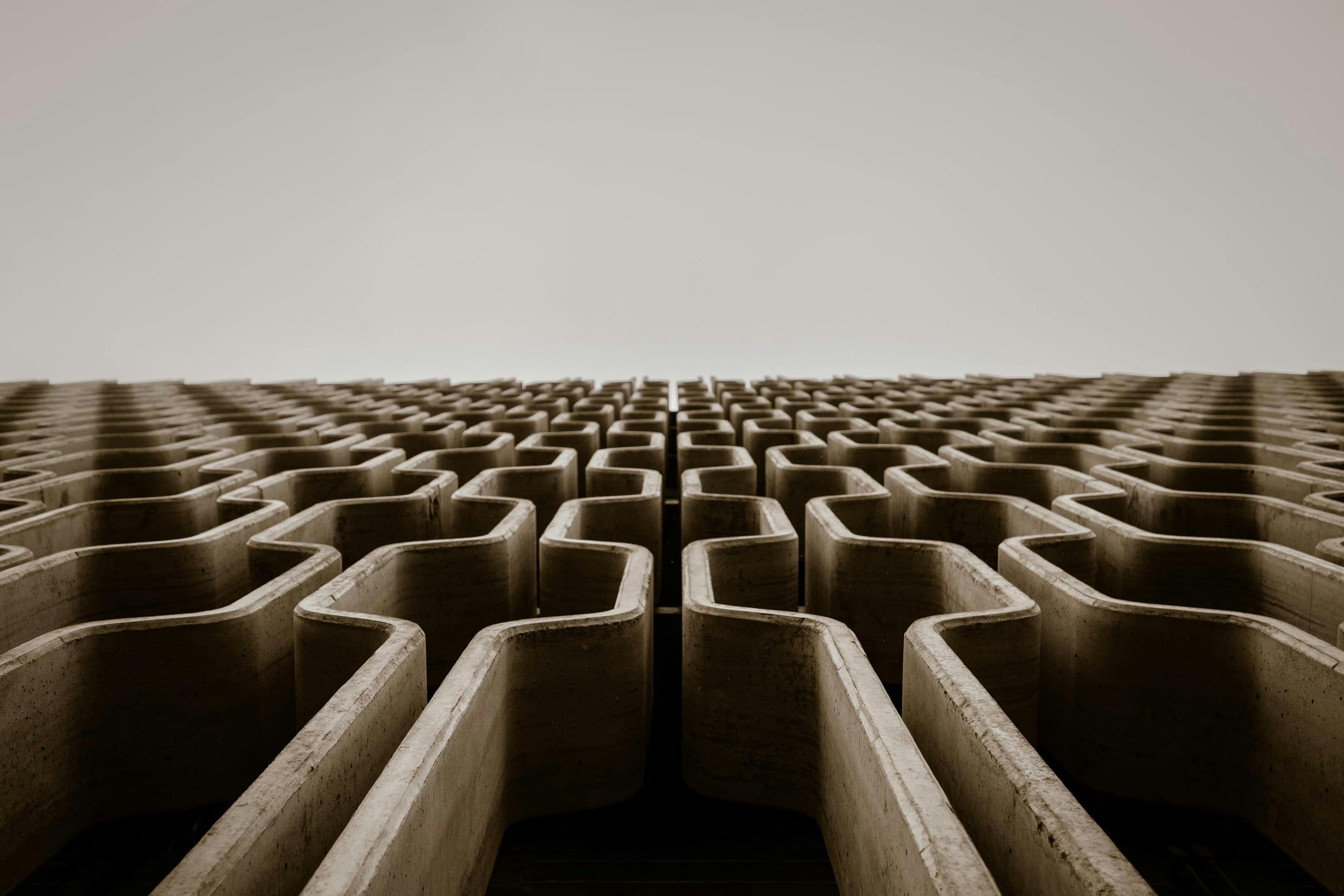 Schuinbovenaanzicht van een gestructureerd labyrint