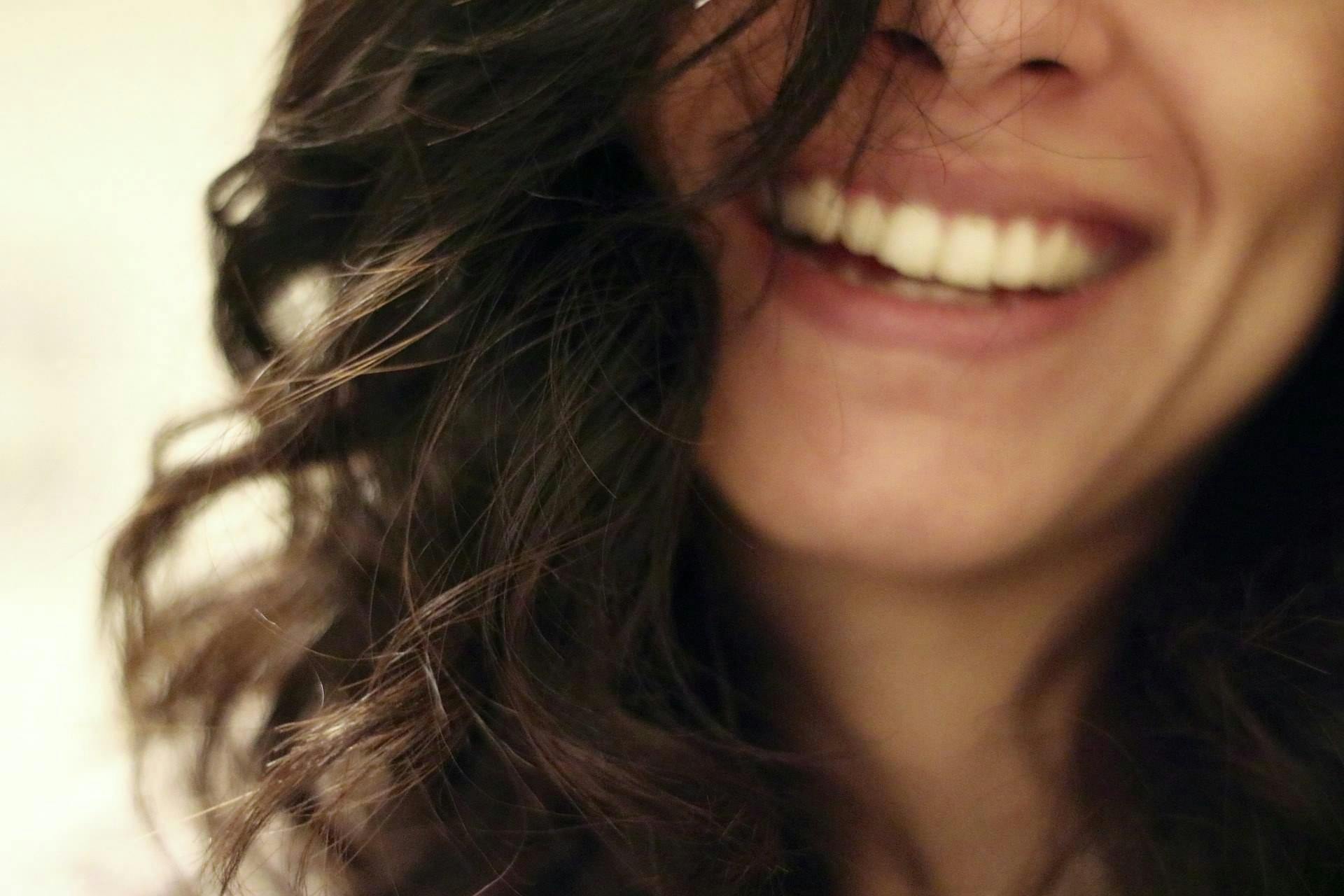 Close-up van een lachende vrouw