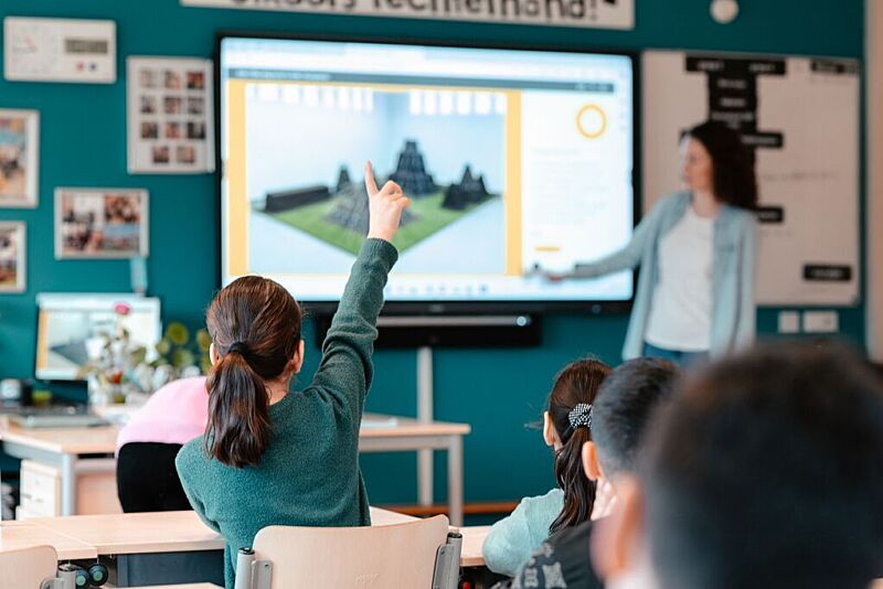 Medium Cultuursnack in de klas leerling op voorgrond foto Valerie Spanjers